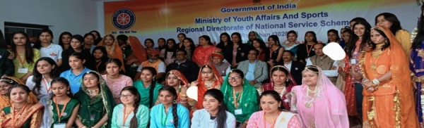 संस्थान की एनएसएस छात्रा बेंदा ने राष्ट्रीय एकता शिविर में किया योग का प्रदर्शन