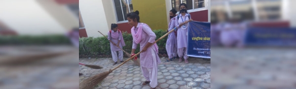 राष्ट्रीय सेवा योजना (एनएसएस) की दोनों इकाइयों के संयुक्त तत्वाधान में श्रमदान करके की साफ-सफाई