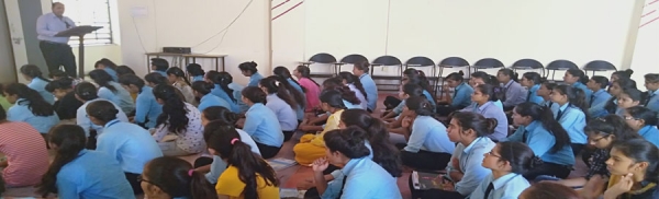 आचार्य महाप्रज्ञ जन्मशताब्दी वर्ष के अन्तर्गत संचालित कार्यक्रमों के अन्तर्गत आचार्यश्री महाप्रज्ञ की पुस्तक &lsquo;&lsquo;कर्मवाद&rsquo;&rsquo; की समीक्षा