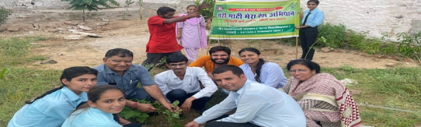 छिपोलाई बालाजी मंदिर परिसर में पौधारोपण कर दिया पर्यावरण संरक्षण का संदेश